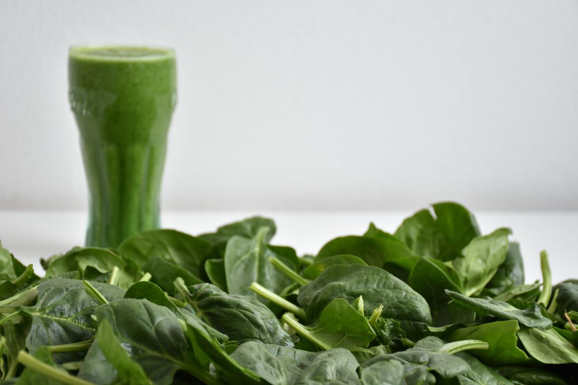 Spinach leaves and spinach smoothie